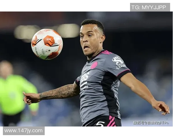 足球传奇谢幕：球星们感人退役词背后的心声与告别