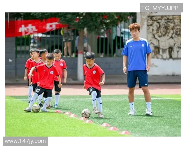 从业余到职业 足球天才的蜕变与奋斗之路