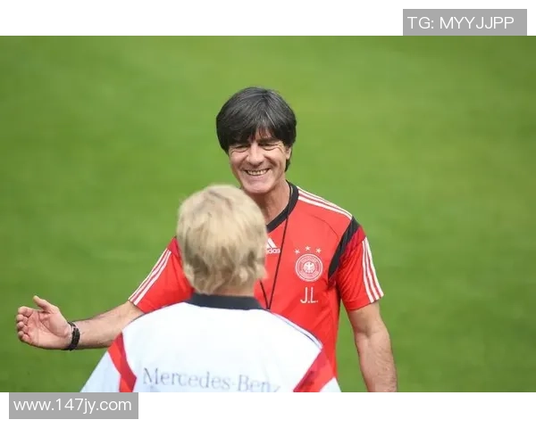 足球球星冷峻面容曝光:聚焦那些比赛中不曾露出笑容的瞬间